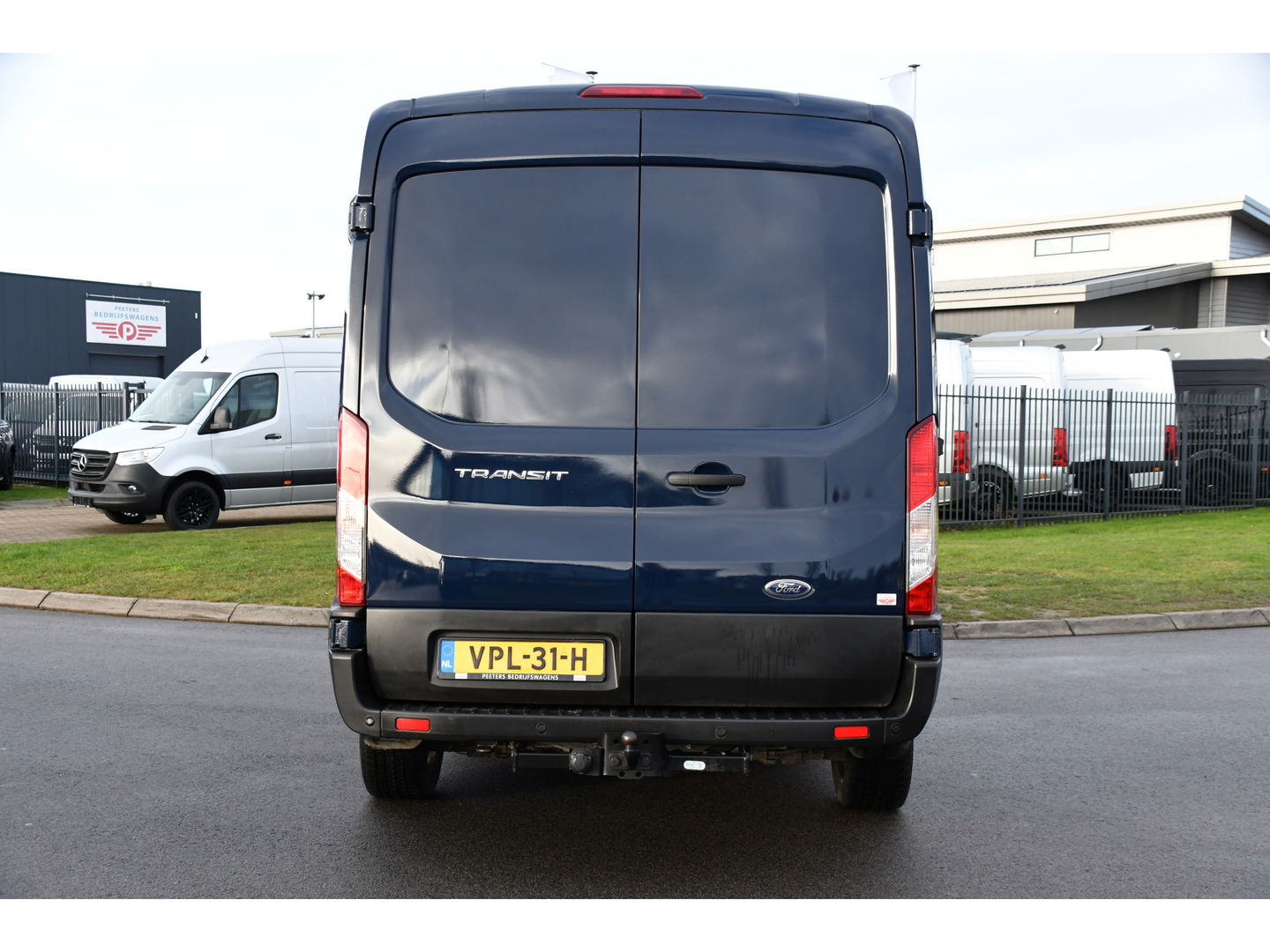 Ford Transit 350 2.0 TDCI L2H2 PB Edition Cruise, Sensoren, 130pk, Automaat, Trekhaak, Airco, Radio, Uniek!
