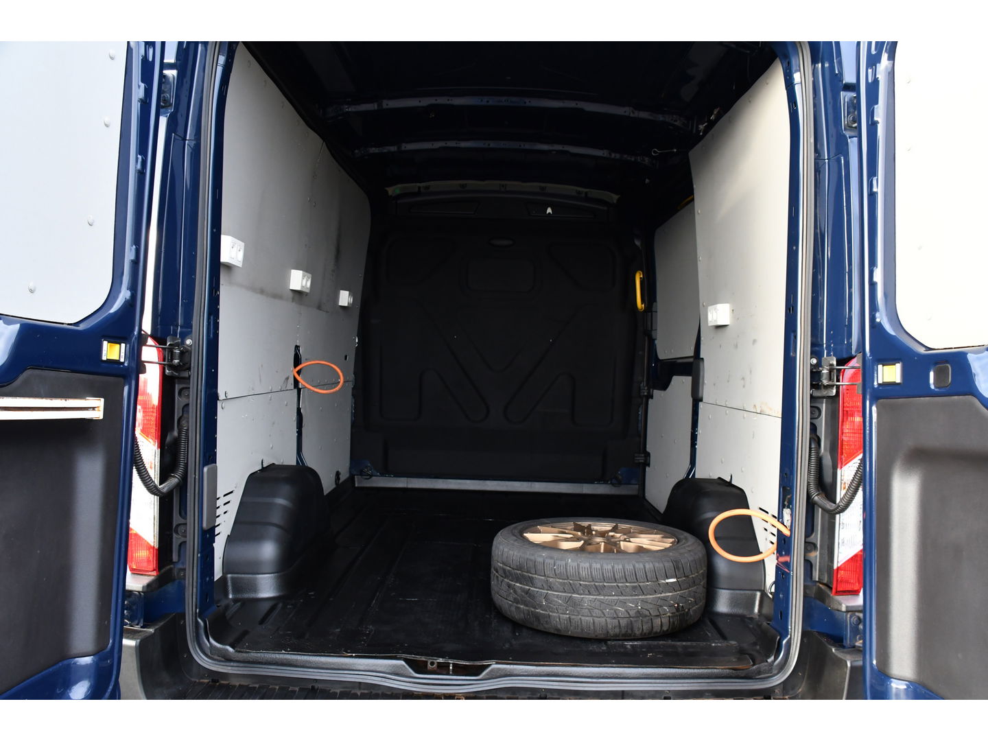 Ford Transit 350 2.0 TDCI L2H2 PB Edition Cruise, Sensoren, 130pk, Automaat, Trekhaak, Airco, Radio, Uniek!