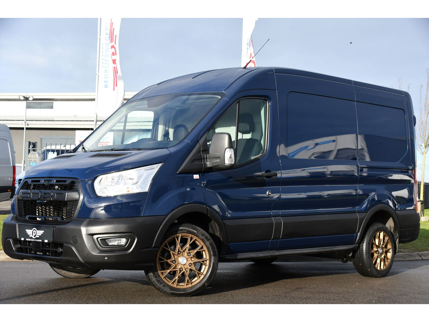 Ford Transit 350 2.0 TDCI L2H2 PB Edition Cruise, Sensoren, 130pk, Automaat, Trekhaak, Airco, Radio, Uniek!