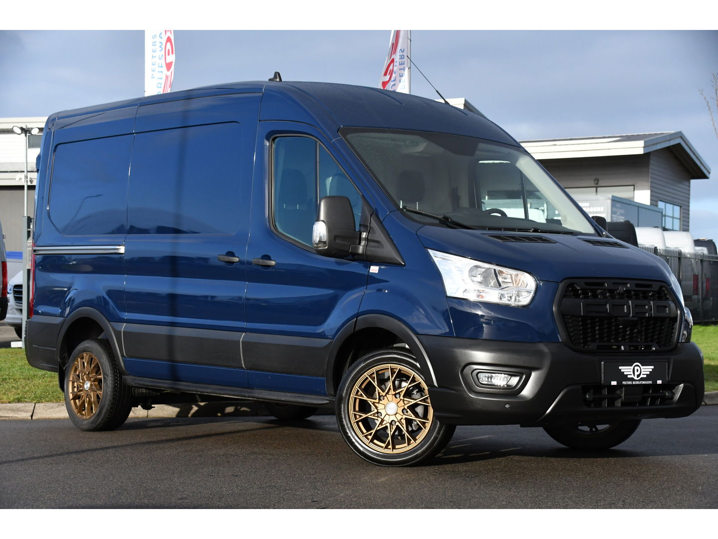 Ford Transit 350 2.0 TDCI L2H2 PB Edition Cruise, Sensoren, 130pk, Automaat, Trekhaak, Airco, Radio, Uniek!