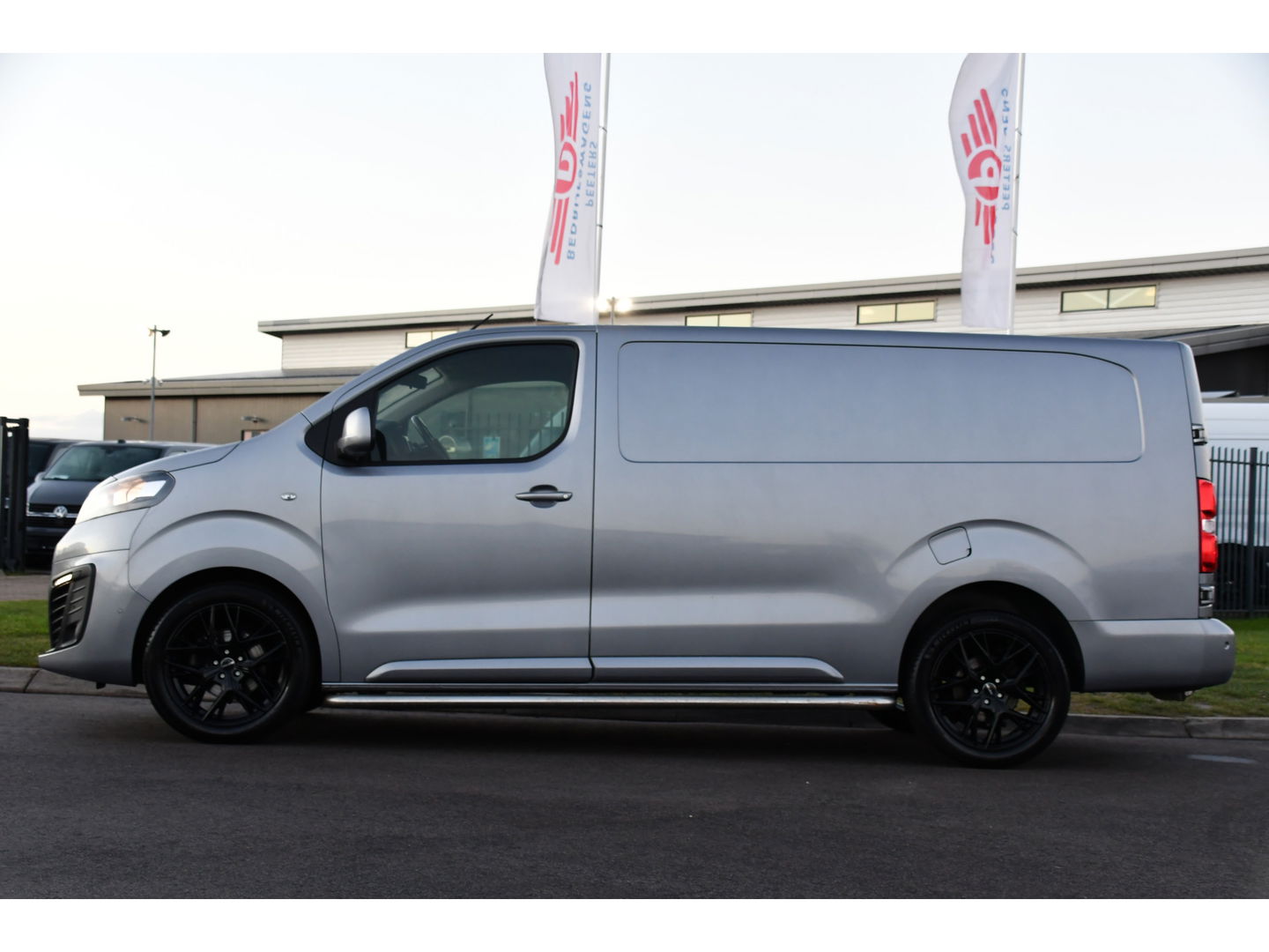 Opel Vivaro 2.0 CDTI L3H1 PB Edition 360 Camera, Cruise, Carplay, 122pk, Automaat, Multimedia, Trekhaak, NAVI, Leder, Uniek!