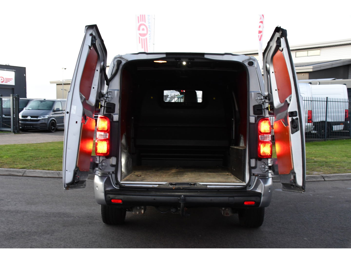 Opel Vivaro 2.0 CDTI L3H1 PB Edition 360 Camera, Cruise, Carplay, 122pk, Automaat, Multimedia, Trekhaak, NAVI, Leder, Uniek!