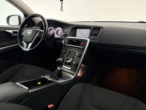 Volvo V60 1.6 T3 Momentum NIEUWE APK | Cruise | Navigatie | Parkeersens | Clima | NAP