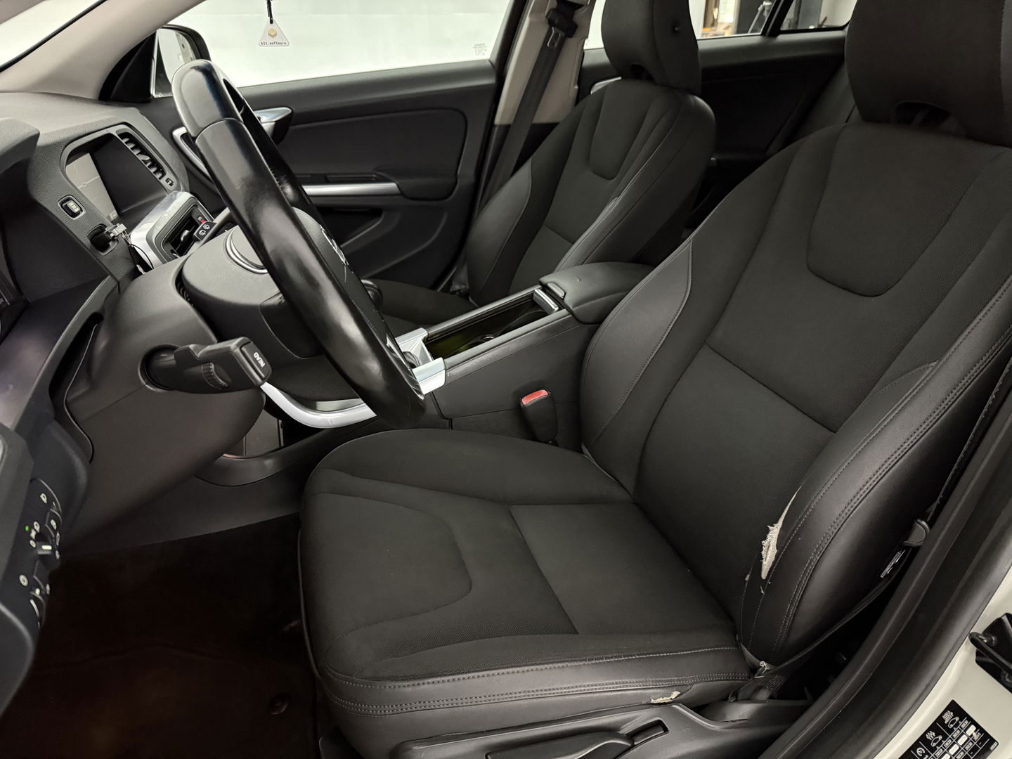 Volvo V60 1.6 T3 Momentum NIEUWE APK | Cruise | Navigatie | Parkeersens | Clima | NAP