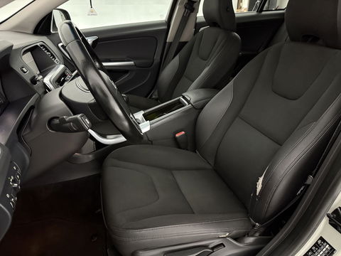 Volvo V60 1.6 T3 Momentum NIEUWE APK | Cruise | Navigatie | Parkeersens | Clima | NAP