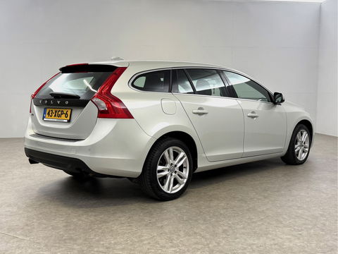 Volvo V60 1.6 T3 Momentum NIEUWE APK | Cruise | Navigatie | Parkeersens | Clima | NAP