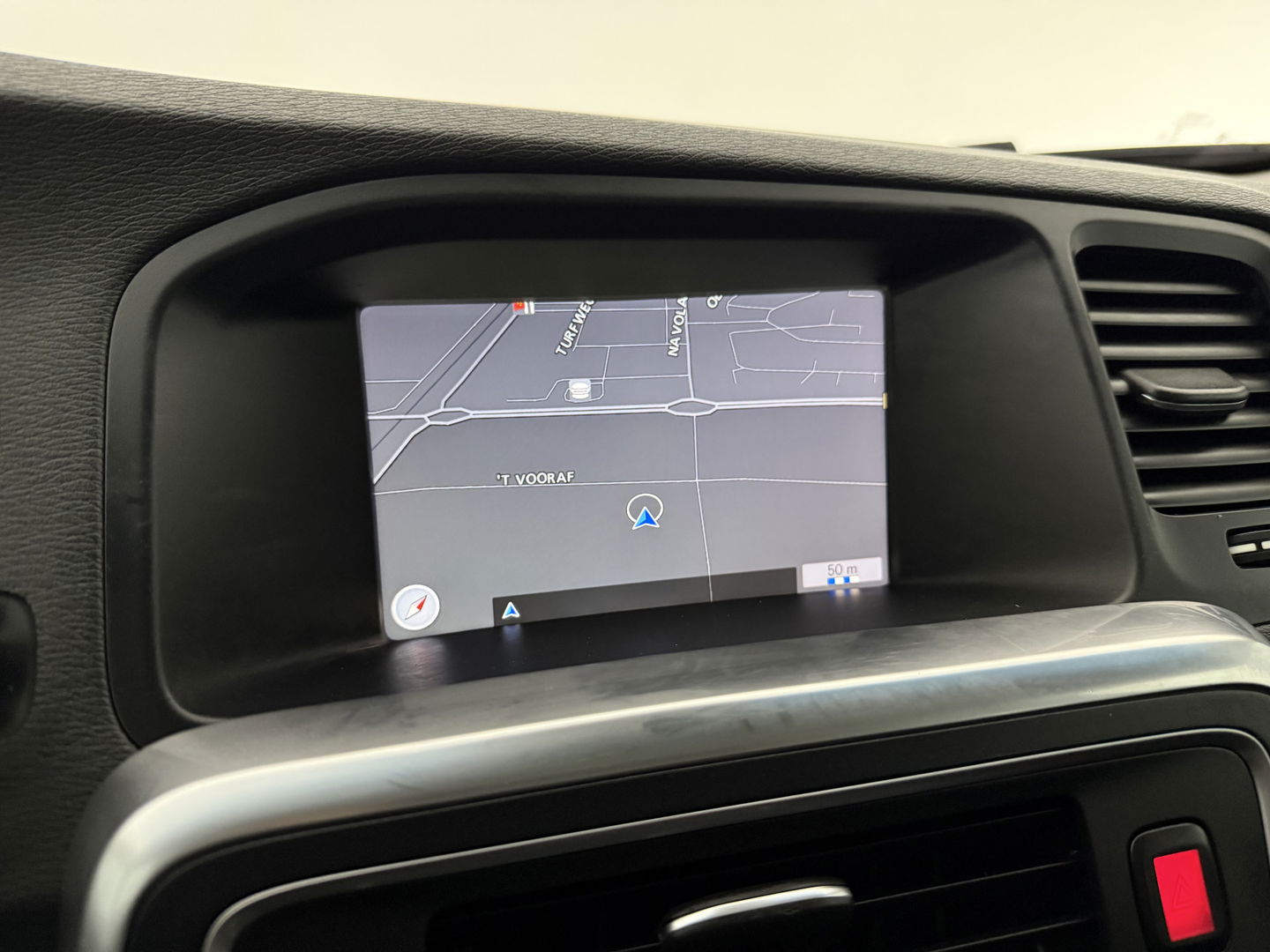 Volvo V60 1.6 T3 Momentum NIEUWE APK | Cruise | Navigatie | Parkeersens | Clima | NAP