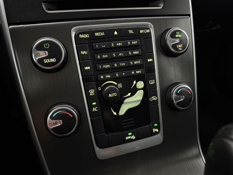 Volvo V60 1.6 T3 Momentum NIEUWE APK | Cruise | Navigatie | Parkeersens | Clima | NAP