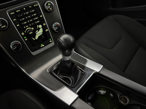 Volvo V60 1.6 T3 Momentum NIEUWE APK | Cruise | Navigatie | Parkeersens | Clima | NAP