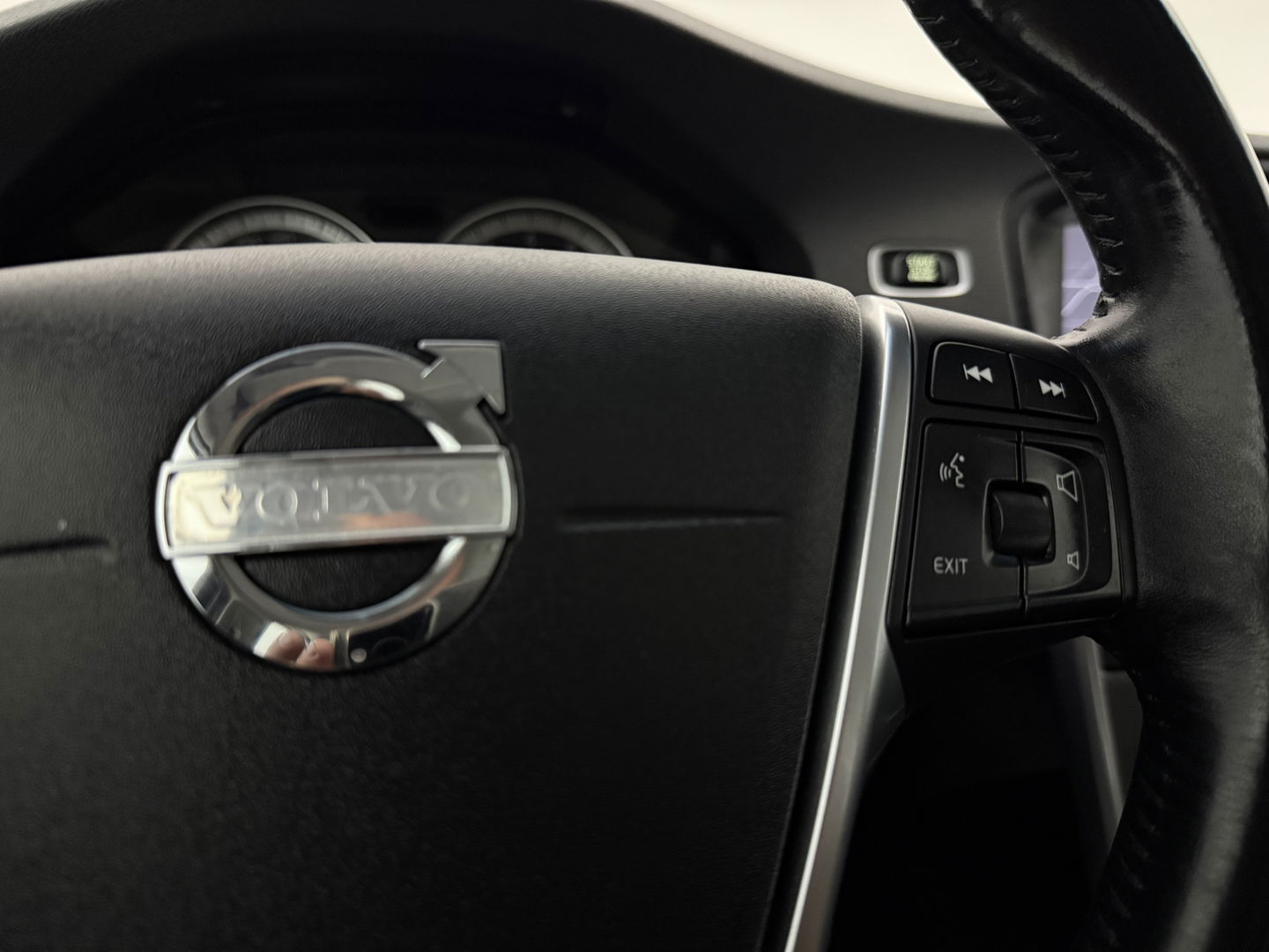 Volvo V60 1.6 T3 Momentum NIEUWE APK | Cruise | Navigatie | Parkeersens | Clima | NAP