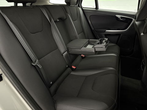 Volvo V60 1.6 T3 Momentum NIEUWE APK | Cruise | Navigatie | Parkeersens | Clima | NAP