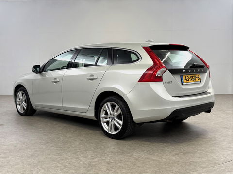 Volvo V60 1.6 T3 Momentum NIEUWE APK | Cruise | Navigatie | Parkeersens | Clima | NAP