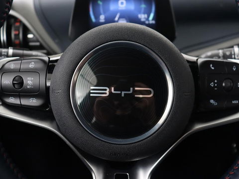 BYD ATTO 3 Comfort 60 kWh | Panoramadak | Warmtepomp | Leder | Stoelverwarming | 360 Camera | Carplay | Adaptive cruise