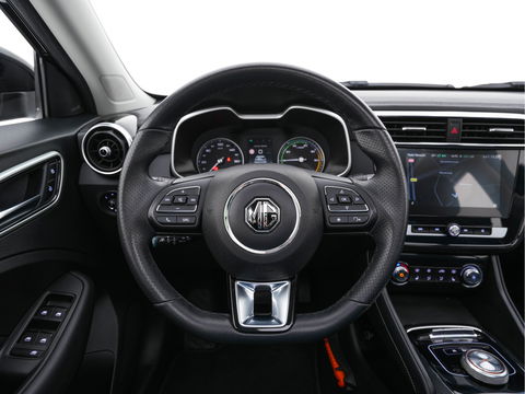MG ZS EV Luxury 45 kWh (INCL-BTW) Aut. *PANO | LEATHER | CCS-FASTLOADER | KEYLESS | NAVI-FULLMAP | ADAPTIVE-CRUISE | CAMERA | HEATED-SPORTSEATS | CARPLAY | BLINDSPOT | DAB | LANE-ASSIST | 17''ALU*