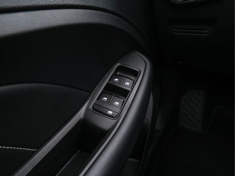 MG ZS EV Luxury 45 kWh (INCL-BTW) Aut. *PANO | LEATHER | CCS-FASTLOADER | KEYLESS | NAVI-FULLMAP | ADAPTIVE-CRUISE | CAMERA | HEATED-SPORTSEATS | CARPLAY | BLINDSPOT | DAB | LANE-ASSIST | 17''ALU*