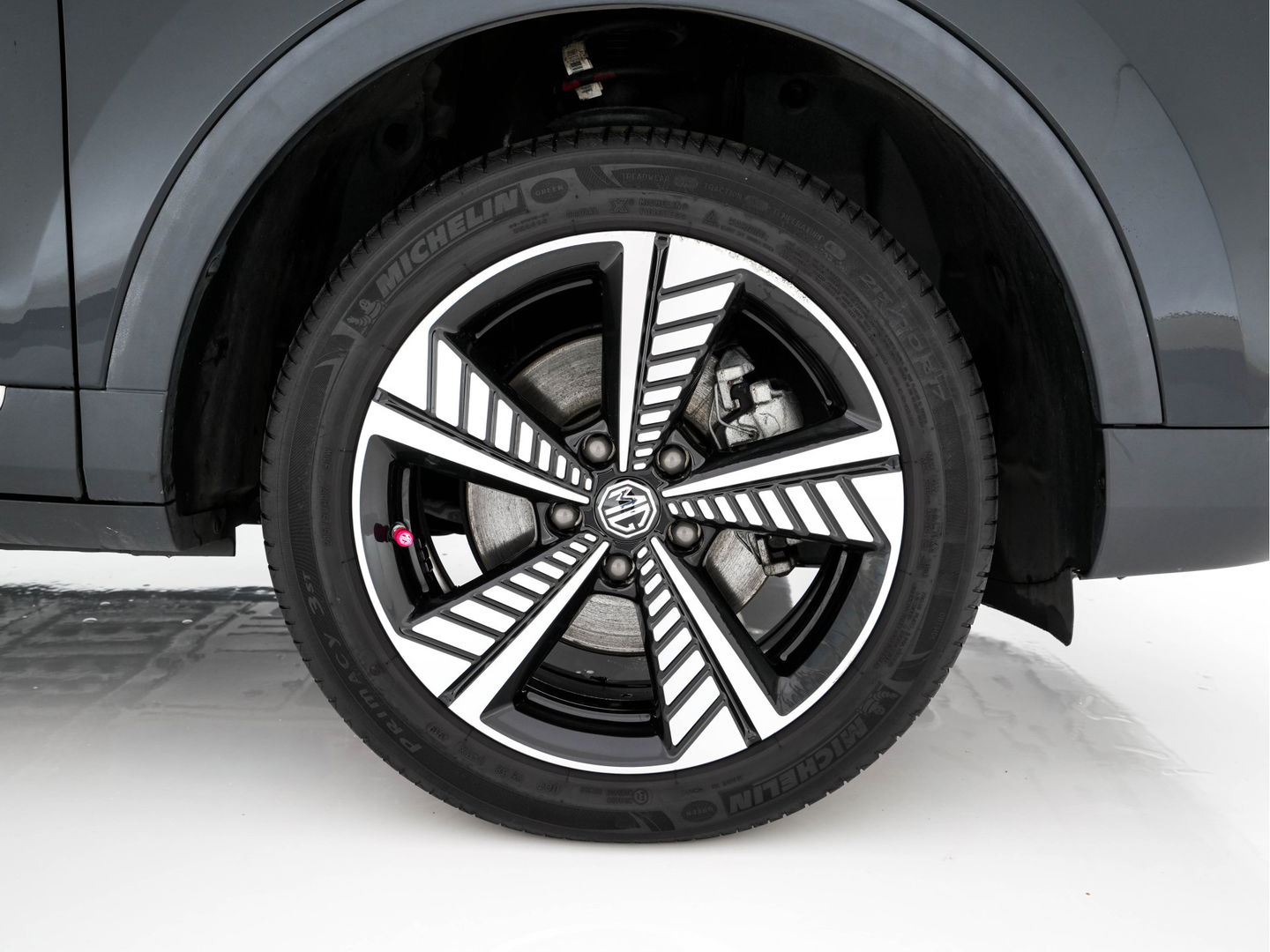 MG ZS EV Luxury 45 kWh (INCL-BTW) Aut. *PANO | LEATHER | CCS-FASTLOADER | KEYLESS | NAVI-FULLMAP | ADAPTIVE-CRUISE | CAMERA | HEATED-SPORTSEATS | CARPLAY | BLINDSPOT | DAB | LANE-ASSIST | 17''ALU*