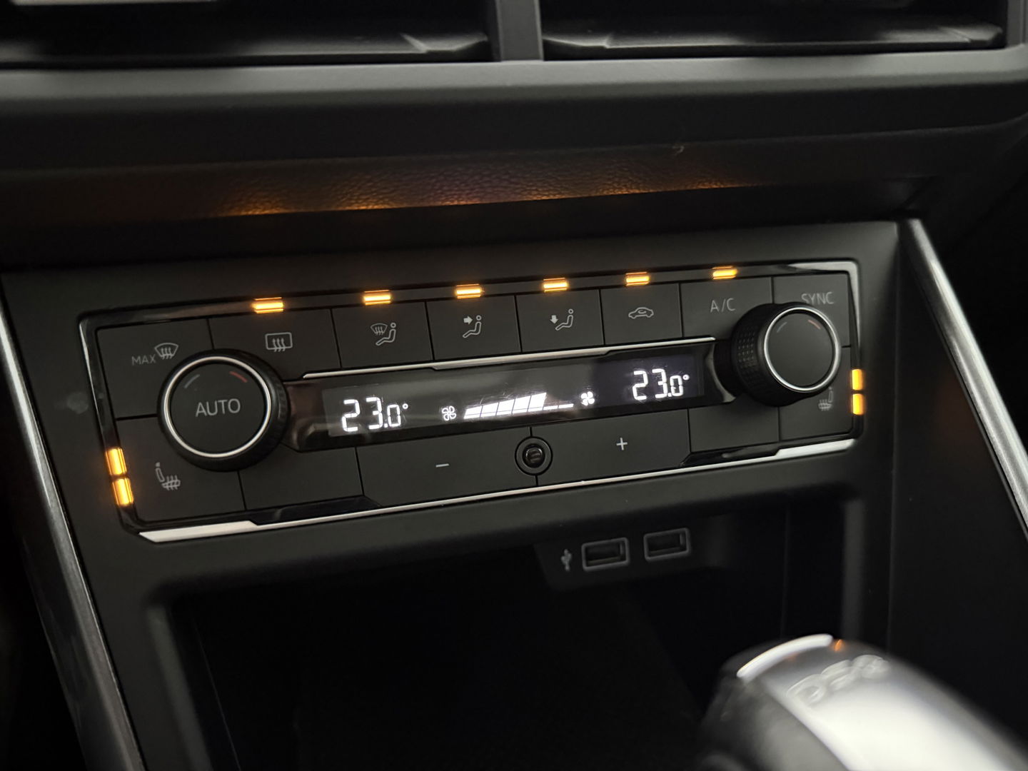 Volkswagen Polo 1.0 TSI Highline | Carplay | Stoelverw. | Parkeersens. | Clima | LED