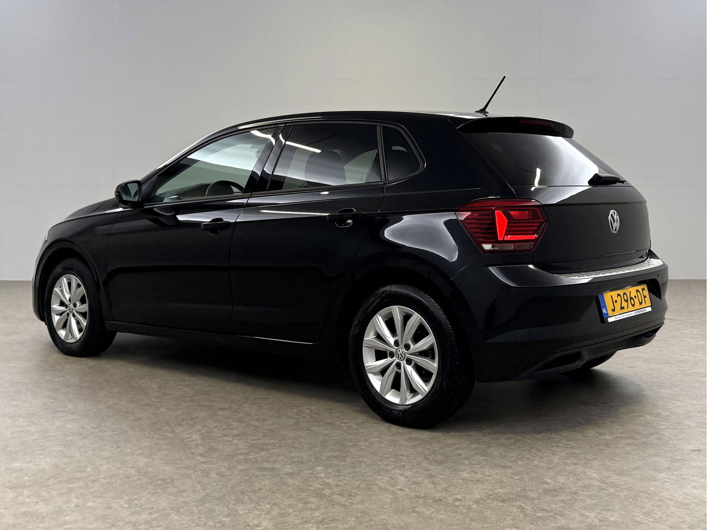 Volkswagen Polo 1.0 TSI Highline | Carplay | Stoelverw. | Parkeersens. | Clima | LED