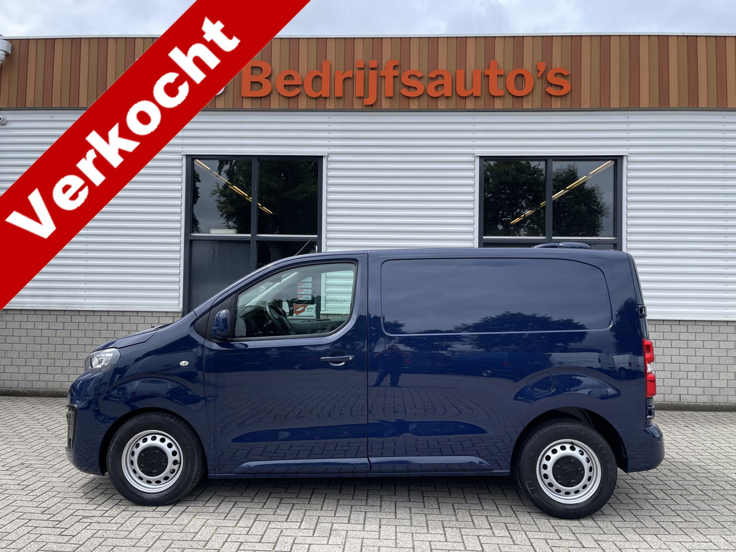 Peugeot Expert 226C 1.6 BlueHDI 95 Premium / speciaal gebouwd voor honden vervoer / hondenauto / omvormer / airco / cruise control / trekhaak / parkeersensoren achter !