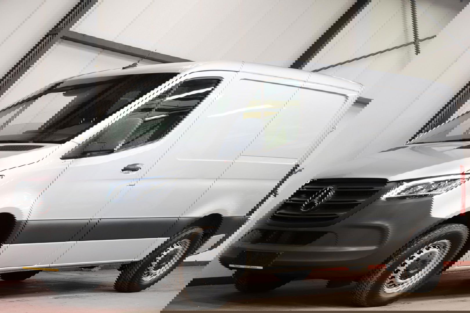 Mercedes-Benz Sprinter 317 1.9 CDI L1H1 170PK 2000KG TREKVERMOGEN