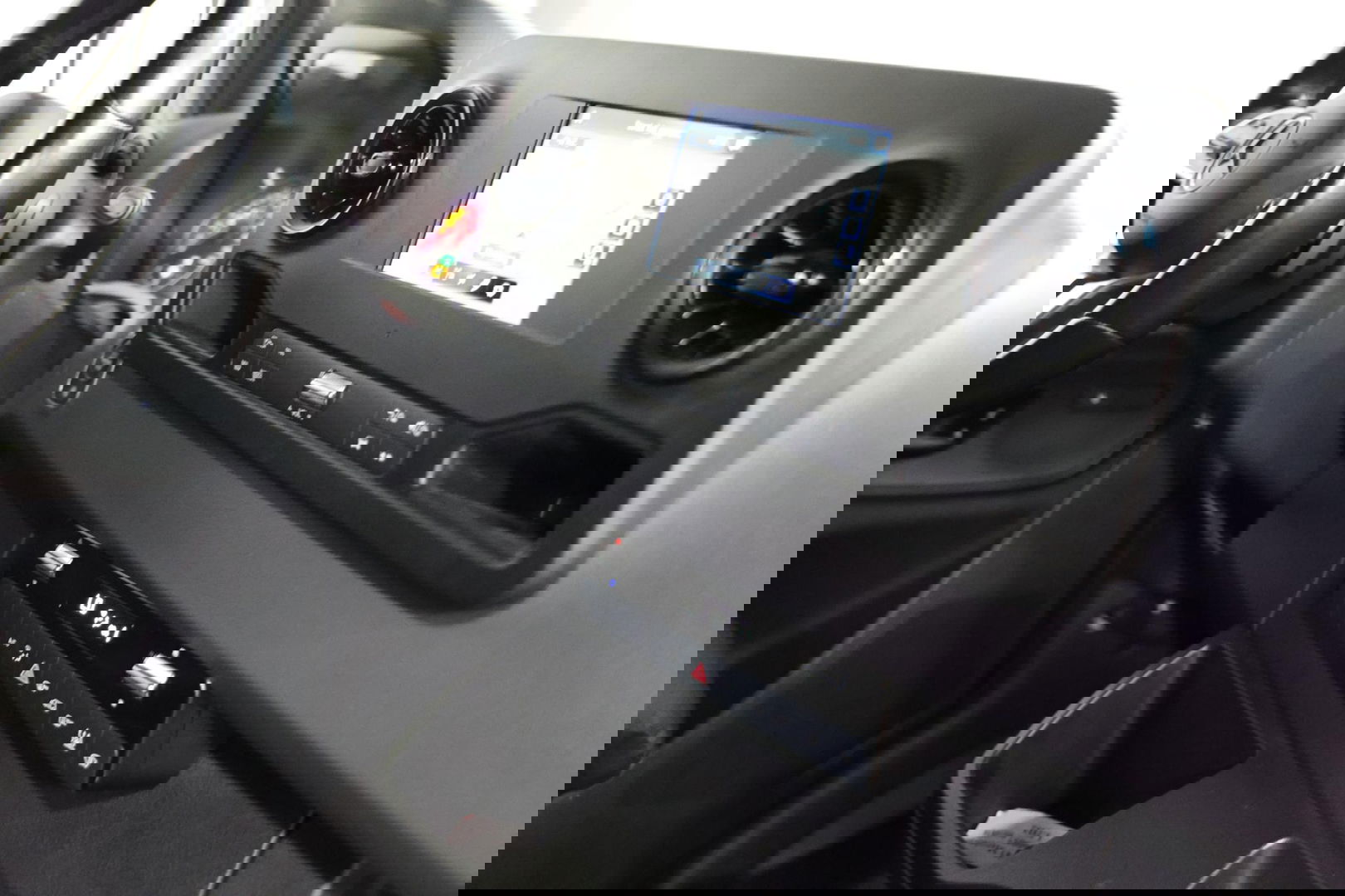 Mercedes-Benz Sprinter 317 1.9 CDI L1H1 170PK 2000KG TREKVERMOGEN