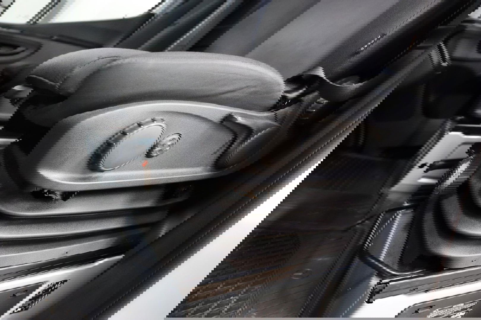 Mercedes-Benz Sprinter 317 1.9 CDI L1H1 170PK 2000KG TREKVERMOGEN