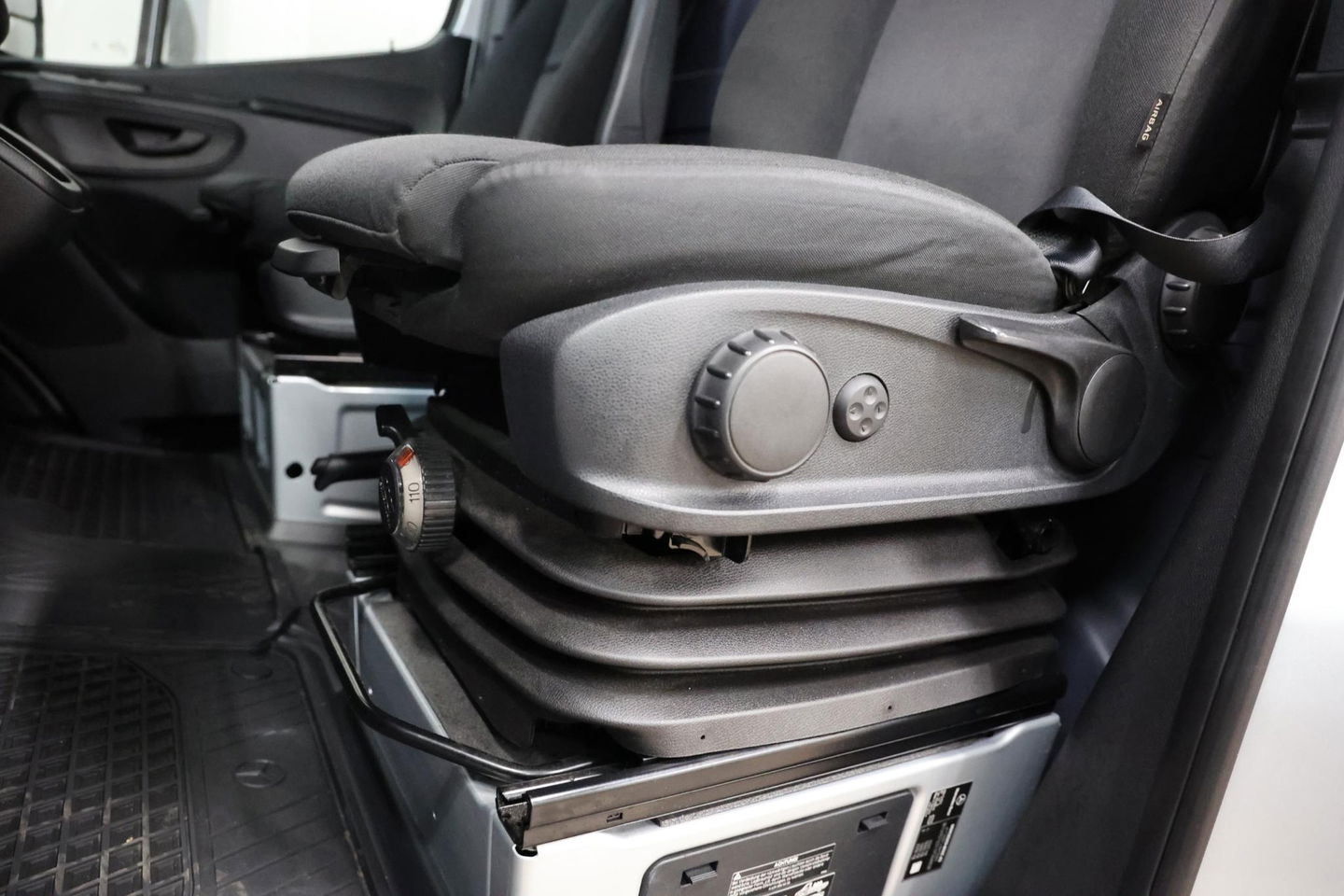 Mercedes-Benz Sprinter 317 1.9 CDI L1H1 170PK 2000KG TREKVERMOGEN