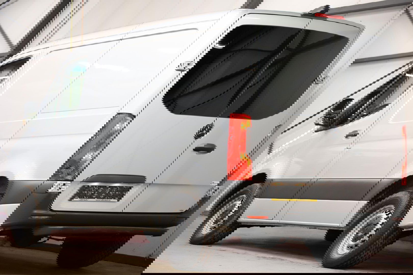 Mercedes-Benz Sprinter 317 1.9 CDI L1H1 170PK 2000KG TREKVERMOGEN