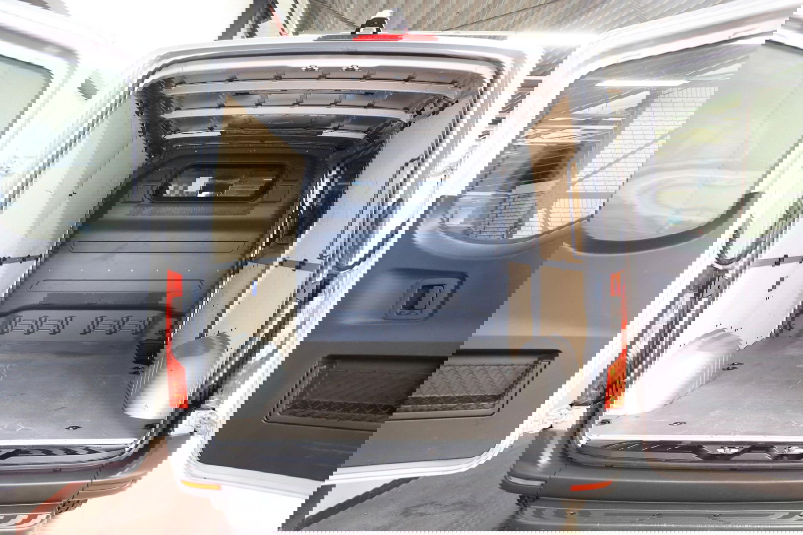 Mercedes-Benz Sprinter 317 1.9 CDI L1H1 170PK 2000KG TREKVERMOGEN