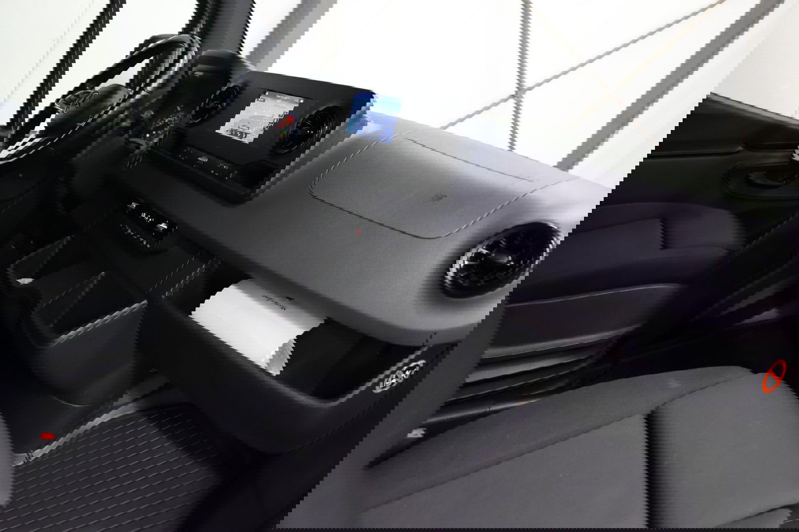 Mercedes-Benz Sprinter 317 1.9 CDI L1H1 170PK 2000KG TREKVERMOGEN