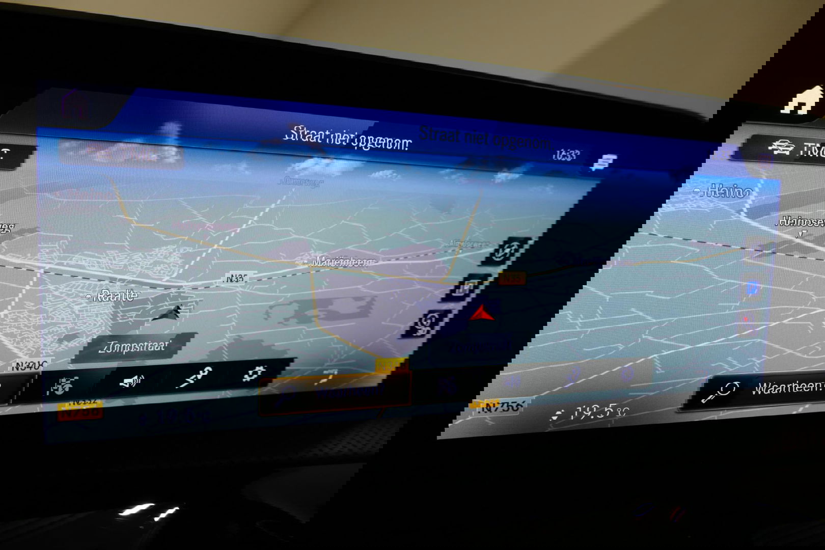 Mercedes-Benz CLA 220 AMG Line / CLA45 AMG Diffuser / Panamericana Grille / Panoramadak / Sfeerverlichting / Stoelverwarming / LED High Performance / 19'' LMV / Augmented Reality Video / Navigatie / Widescreen / Lane Assist