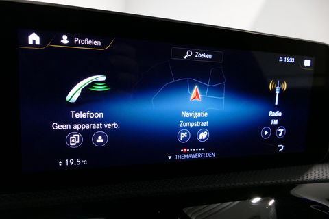 Mercedes-Benz CLA 220 AMG Line / CLA45 AMG Diffuser / Panamericana Grille / Panoramadak / Sfeerverlichting / Stoelverwarming / LED High Performance / 19'' LMV / Augmented Reality Video / Navigatie / Widescreen / Lane Assist