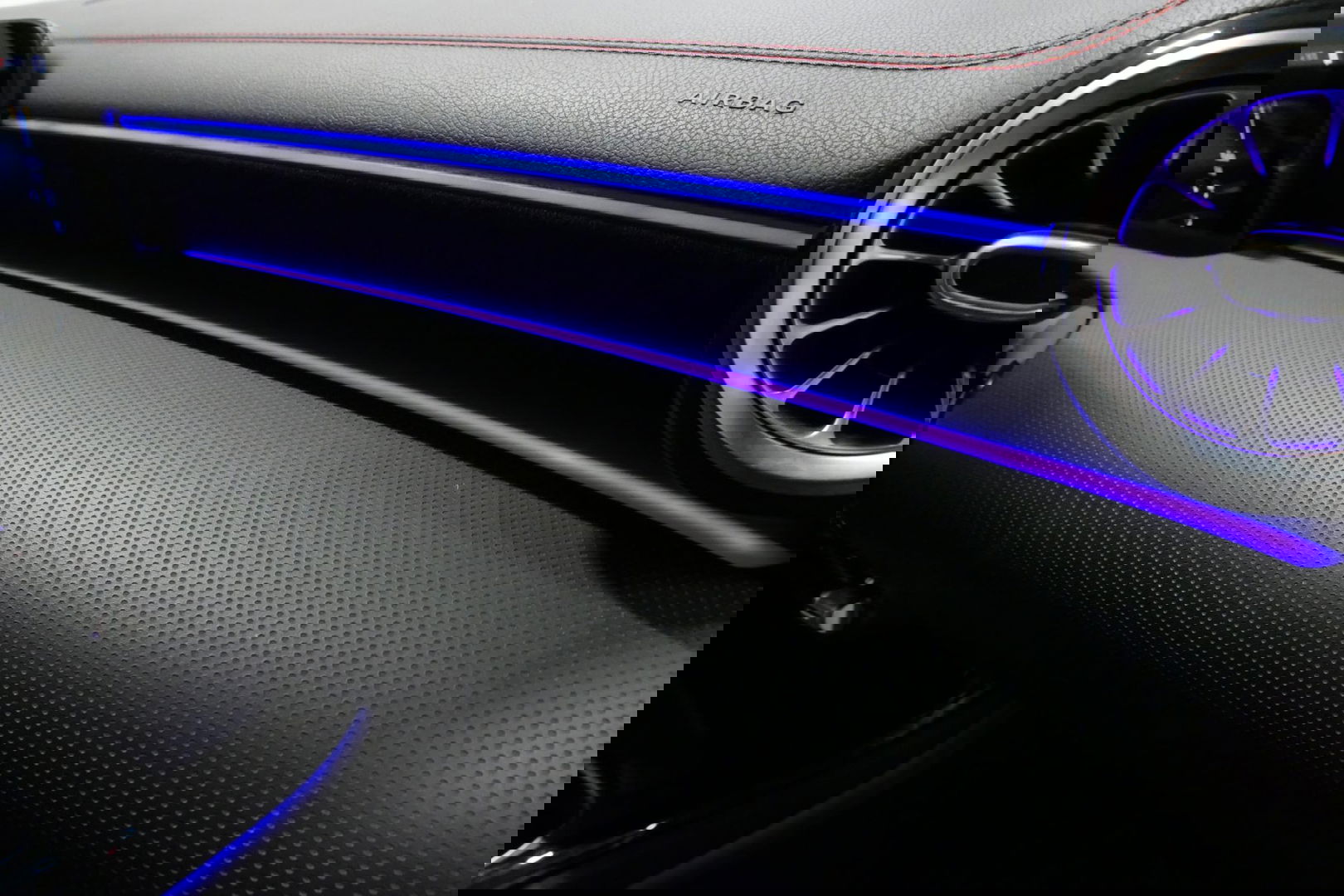 Mercedes-Benz CLA 220 AMG Line / CLA45 AMG Diffuser / Panamericana Grille / Panoramadak / Sfeerverlichting / Stoelverwarming / LED High Performance / 19'' LMV / Augmented Reality Video / Navigatie / Widescreen / Lane Assist