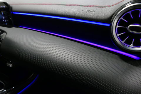 Mercedes-Benz CLA 220 AMG Line / CLA45 AMG Diffuser / Panamericana Grille / Panoramadak / Sfeerverlichting / Stoelverwarming / LED High Performance / 19'' LMV / Augmented Reality Video / Navigatie / Widescreen / Lane Assist