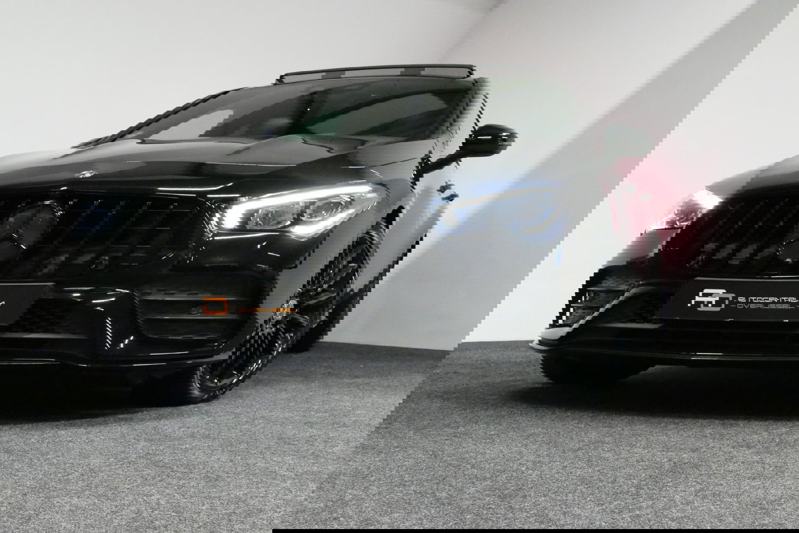 Mercedes-Benz CLA 220 AMG Line / CLA45 AMG Diffuser / Panamericana Grille / Panoramadak / Sfeerverlichting / Stoelverwarming / LED High Performance / 19'' LMV / Augmented Reality Video / Navigatie / Widescreen / Lane Assist