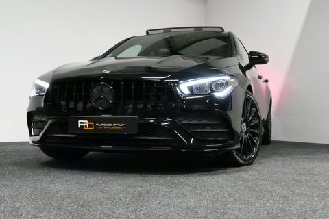 Mercedes-Benz CLA 220 AMG Line / CLA45 AMG Diffuser / Panamericana Grille / Panoramadak / Sfeerverlichting / Stoelverwarming / LED High Performance / 19'' LMV / Augmented Reality Video / Navigatie / Widescreen / Lane Assist