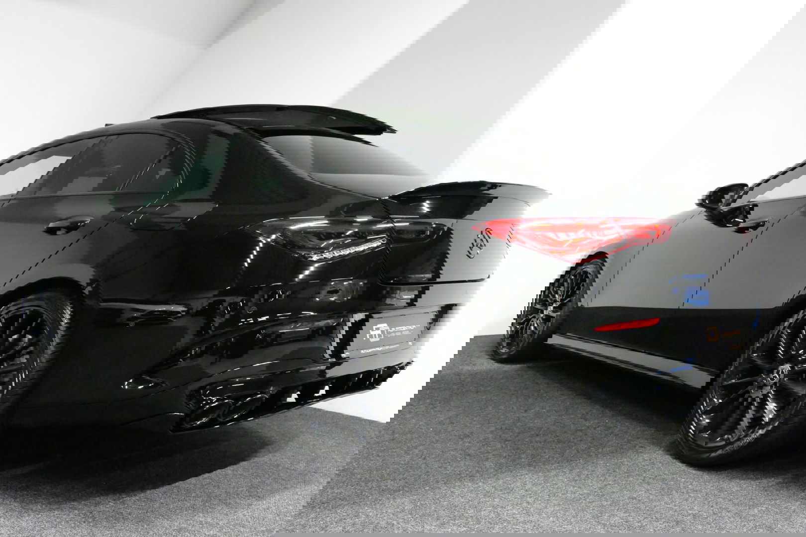 Mercedes-Benz CLA 220 AMG Line / CLA45 AMG Diffuser / Panamericana Grille / Panoramadak / Sfeerverlichting / Stoelverwarming / LED High Performance / 19'' LMV / Augmented Reality Video / Navigatie / Widescreen / Lane Assist