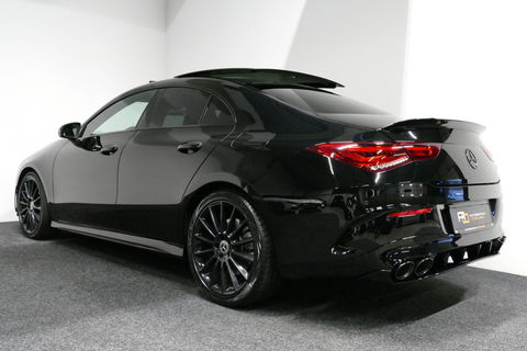 Mercedes-Benz CLA 220 AMG Line / CLA45 AMG Diffuser / Panamericana Grille / Panoramadak / Sfeerverlichting / Stoelverwarming / LED High Performance / 19'' LMV / Augmented Reality Video / Navigatie / Widescreen / Lane Assist