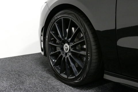 Mercedes-Benz CLA 220 AMG Line / CLA45 AMG Diffuser / Panamericana Grille / Panoramadak / Sfeerverlichting / Stoelverwarming / LED High Performance / 19'' LMV / Augmented Reality Video / Navigatie / Widescreen / Lane Assist