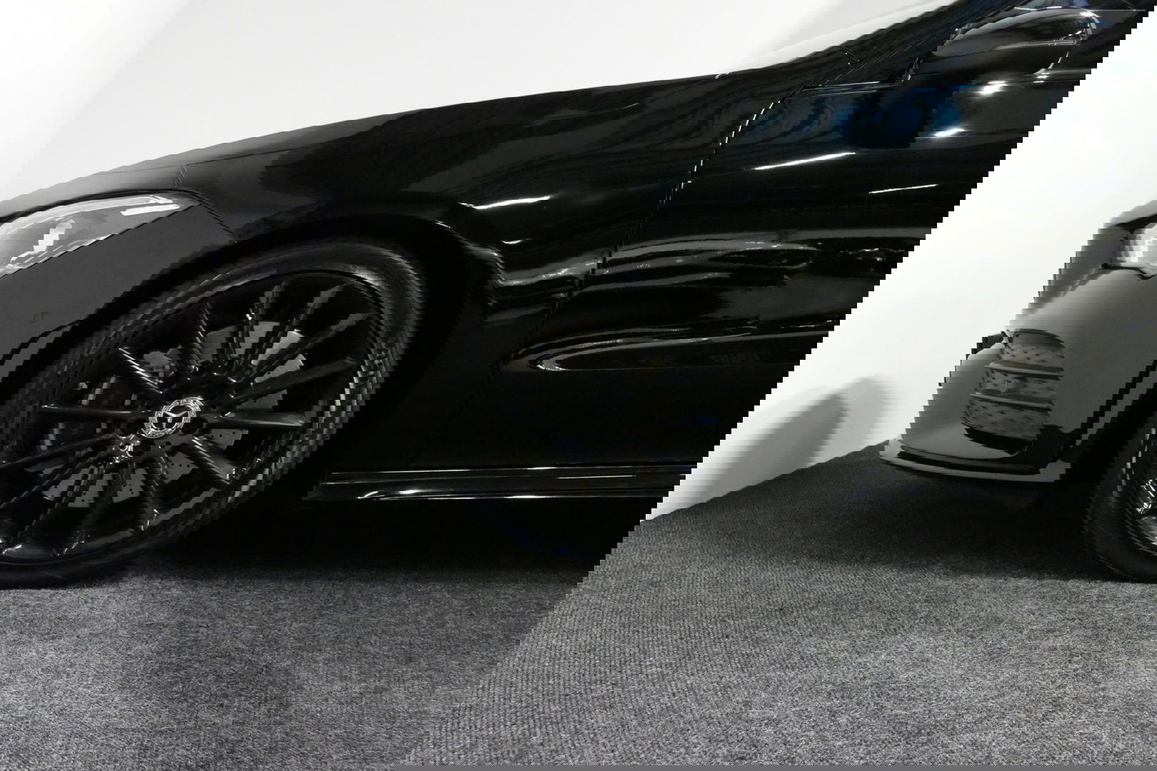 Mercedes-Benz CLA 220 AMG Line / CLA45 AMG Diffuser / Panamericana Grille / Panoramadak / Sfeerverlichting / Stoelverwarming / LED High Performance / 19'' LMV / Augmented Reality Video / Navigatie / Widescreen / Lane Assist