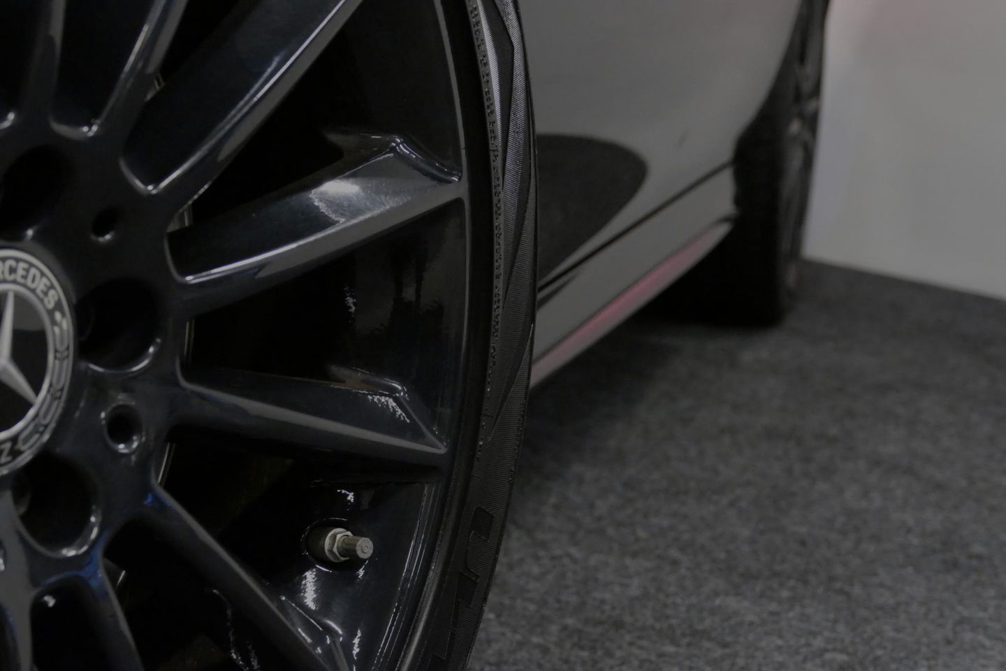 Mercedes-Benz CLA 220 AMG Line / CLA45 AMG Diffuser / Panamericana Grille / Panoramadak / Sfeerverlichting / Stoelverwarming / LED High Performance / 19'' LMV / Augmented Reality Video / Navigatie / Widescreen / Lane Assist