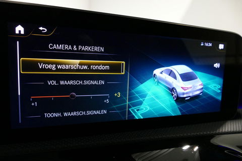 Mercedes-Benz CLA 220 AMG Line / CLA45 AMG Diffuser / Panamericana Grille / Panoramadak / Sfeerverlichting / Stoelverwarming / LED High Performance / 19'' LMV / Augmented Reality Video / Navigatie / Widescreen / Lane Assist