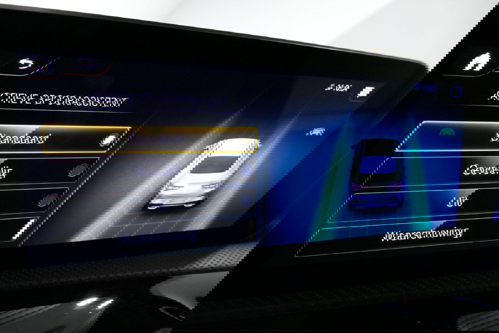 Mercedes-Benz CLA 220 AMG Line / CLA45 AMG Diffuser / Panamericana Grille / Panoramadak / Sfeerverlichting / Stoelverwarming / LED High Performance / 19'' LMV / Augmented Reality Video / Navigatie / Widescreen / Lane Assist