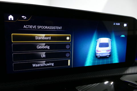 Mercedes-Benz CLA 220 AMG Line / CLA45 AMG Diffuser / Panamericana Grille / Panoramadak / Sfeerverlichting / Stoelverwarming / LED High Performance / 19'' LMV / Augmented Reality Video / Navigatie / Widescreen / Lane Assist