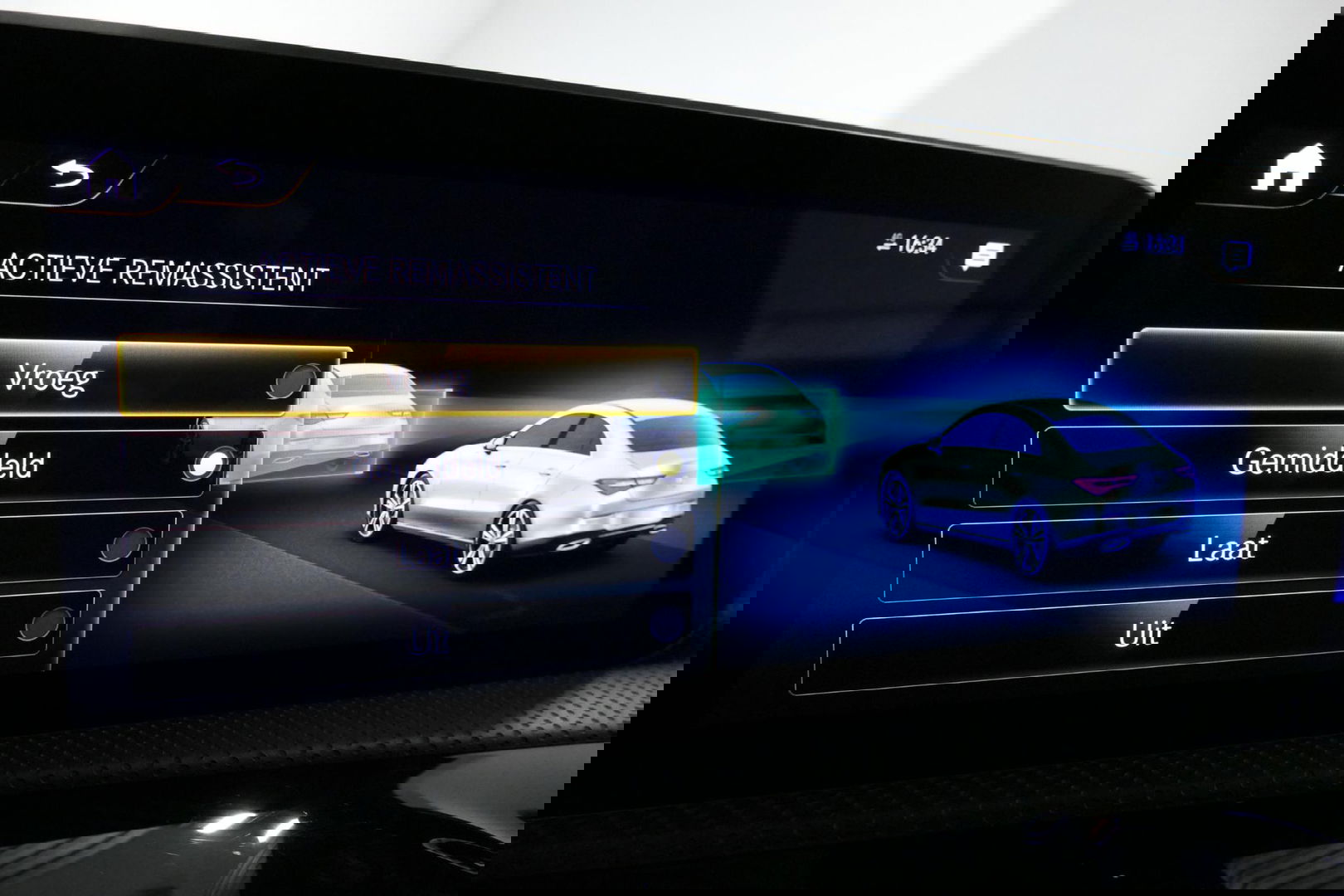 Mercedes-Benz CLA 220 AMG Line / CLA45 AMG Diffuser / Panamericana Grille / Panoramadak / Sfeerverlichting / Stoelverwarming / LED High Performance / 19'' LMV / Augmented Reality Video / Navigatie / Widescreen / Lane Assist