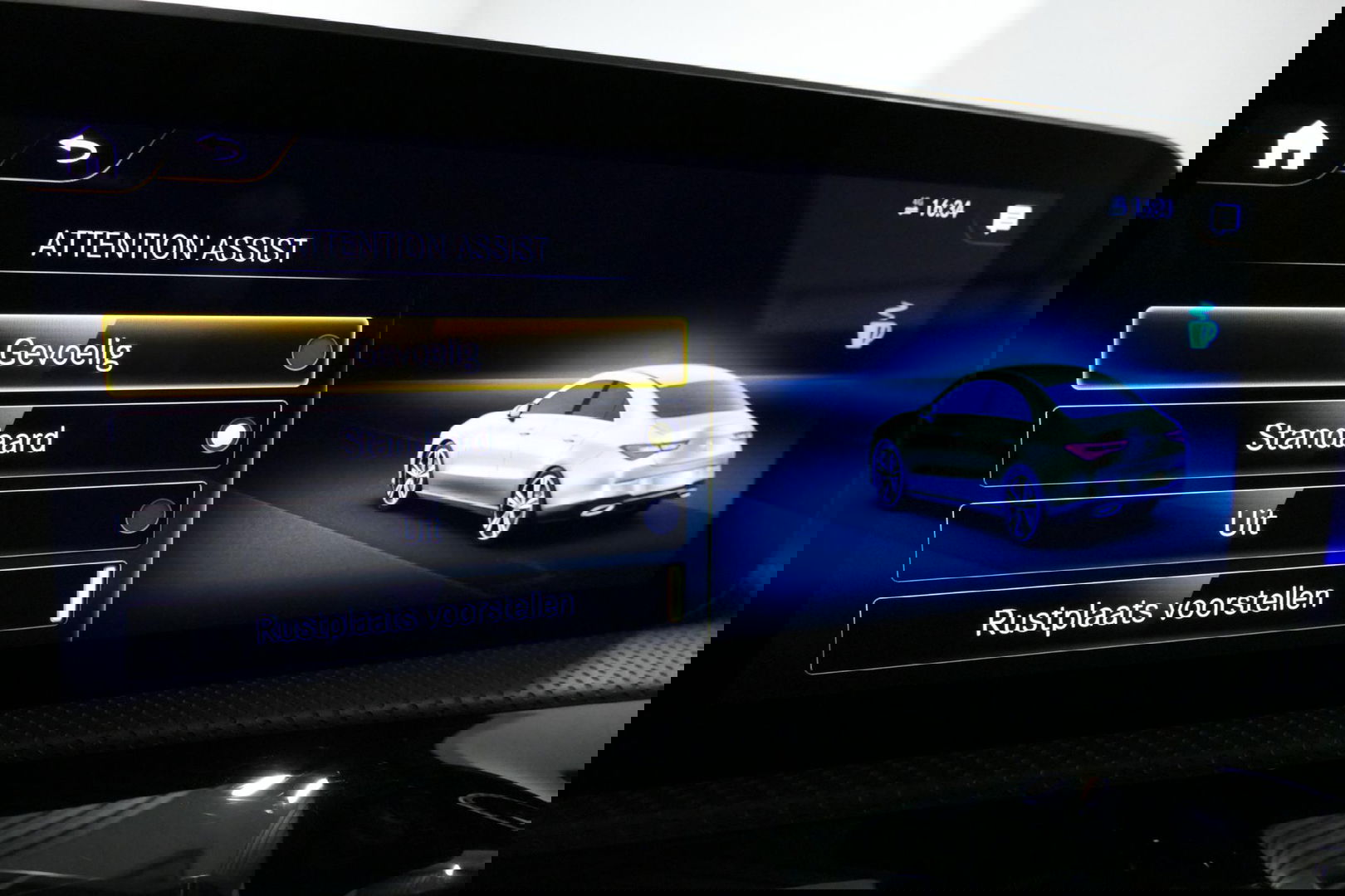 Mercedes-Benz CLA 220 AMG Line / CLA45 AMG Diffuser / Panamericana Grille / Panoramadak / Sfeerverlichting / Stoelverwarming / LED High Performance / 19'' LMV / Augmented Reality Video / Navigatie / Widescreen / Lane Assist