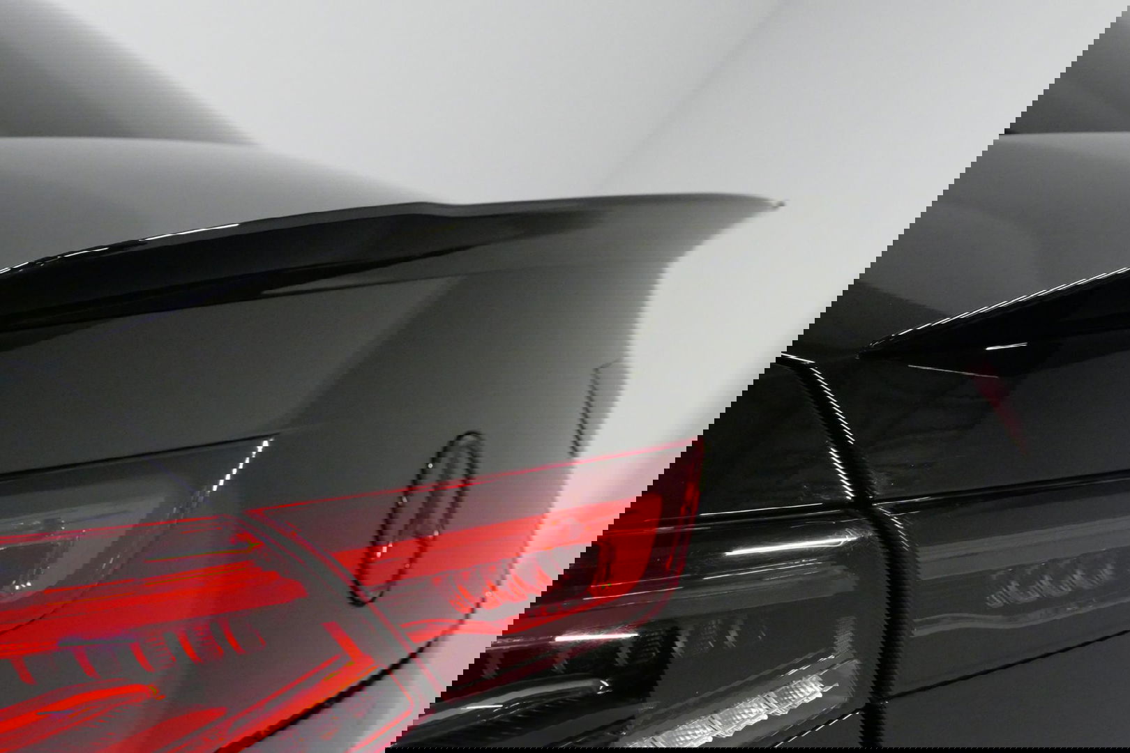 Mercedes-Benz CLA 220 AMG Line / CLA45 AMG Diffuser / Panamericana Grille / Panoramadak / Sfeerverlichting / Stoelverwarming / LED High Performance / 19'' LMV / Augmented Reality Video / Navigatie / Widescreen / Lane Assist
