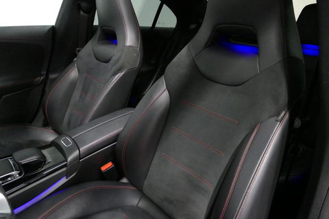 Mercedes-Benz CLA 220 AMG Line / CLA45 AMG Diffuser / Panamericana Grille / Panoramadak / Sfeerverlichting / Stoelverwarming / LED High Performance / 19'' LMV / Augmented Reality Video / Navigatie / Widescreen / Lane Assist