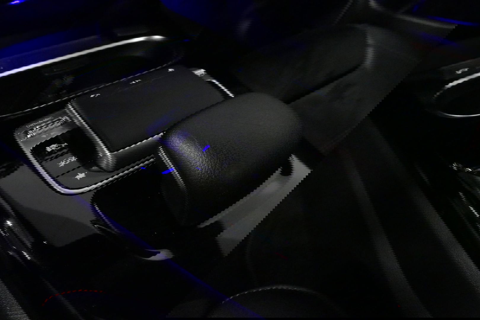 Mercedes-Benz CLA 220 AMG Line / CLA45 AMG Diffuser / Panamericana Grille / Panoramadak / Sfeerverlichting / Stoelverwarming / LED High Performance / 19'' LMV / Augmented Reality Video / Navigatie / Widescreen / Lane Assist