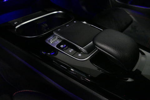 Mercedes-Benz CLA 220 AMG Line / CLA45 AMG Diffuser / Panamericana Grille / Panoramadak / Sfeerverlichting / Stoelverwarming / LED High Performance / 19'' LMV / Augmented Reality Video / Navigatie / Widescreen / Lane Assist